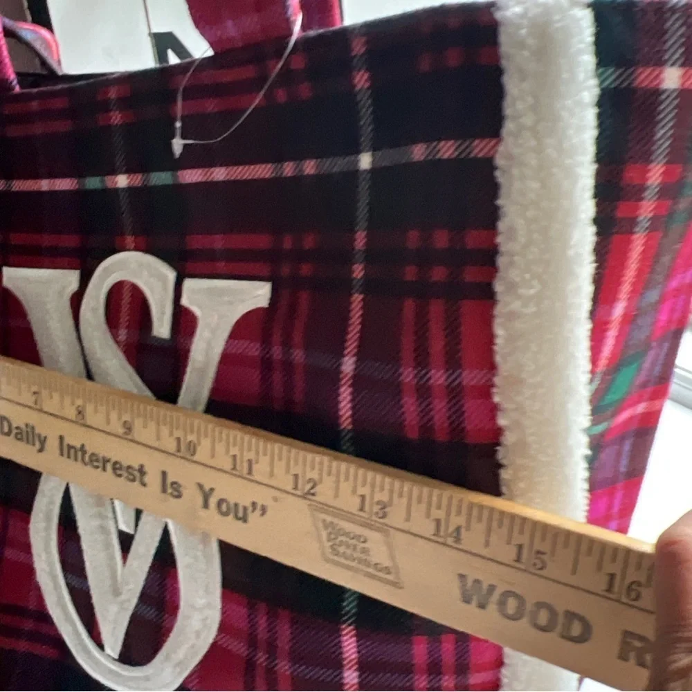 Victoria’s Secret Christmas Plaid & Sherpa Tote Bag limited edition